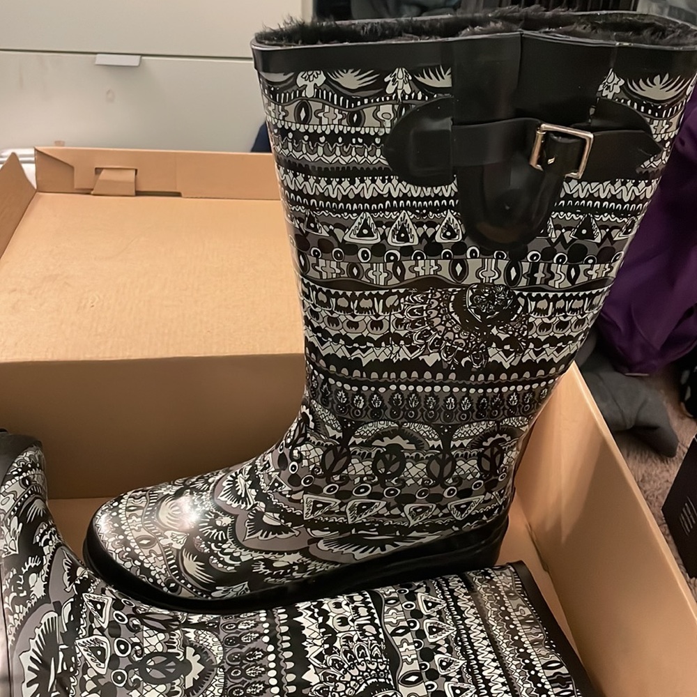NWT Rainboots